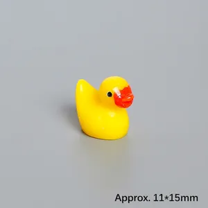 Makroansicht der 11x15mm Miniatur-Ente aus Harz mit glänzend gelbem Finish und Details