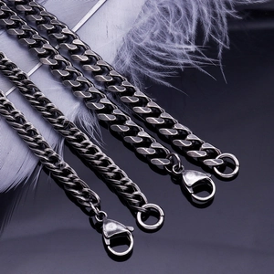 Retro black Cuban link chain necklace in stainless steel with lobster clasp and feather