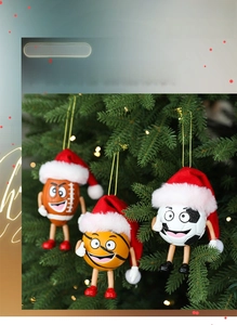 Dettaglio di palline di Natale sportive divertenti con cappelli da Babbo Natale