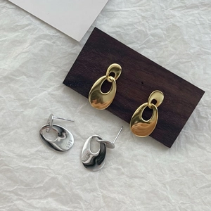 Minimalist S925 sterling silver interlocking geometric hoop earrings in gold and silver