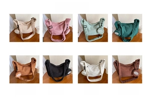 Collection de sacs cabas en velours côtelé en huit couleurs avec pochettes rondes