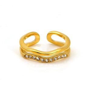 Minimalist double layer wave ring in 18K gold finish with micro-set rhinestones