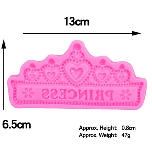 Moule couronne en silicone rose avec cœurs et texte Princess pour décor de gâteau
