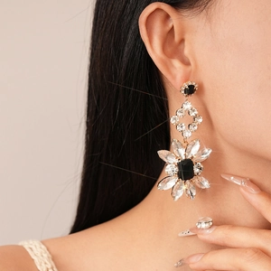 Luxurious geometric flower drop earrings with sparkling rhinestones in a gold finish