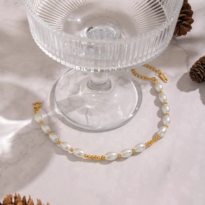 Bracelet élégant en acier inoxydable doré 18K avec perles ovales et fermoir mousqueton réglable