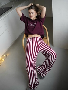 Ensemble détente femme t-shirt coton bordeaux et pantalon large à rayures blanches