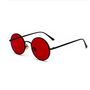 Lunettes de soleil rondes rétro punk avec verres rouges et monture en métal noir unisexe