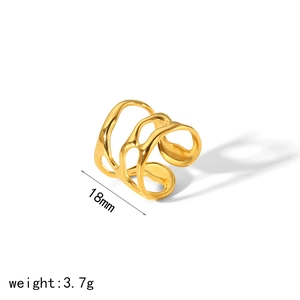 Détail de la bague multicouche plaquée or 18k avec diamètre de 18mm et poids de 3,7g