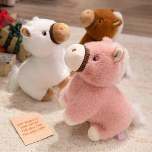 Lot de trois mignons poneys en peluche rose, blanc et marron en tissu doux à poils longs
