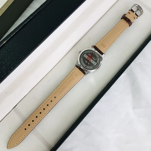 Women's quartz watch with genuine leather strap and waterproof stainless steel back