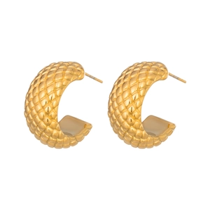 Polished 18K gold plated C-shaped earrings featuring a classic quilted lattice pattern