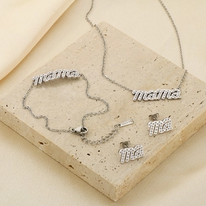 Silbernes Edelstahl Schmuckset mit mama Schriftzug Zirkonia Kette Armband Ohrringe