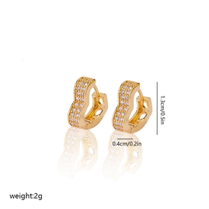 Detail view of heart-shaped gold earrings with white zircon inlay and 1.3cm size