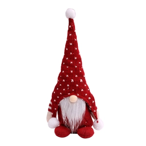 Gnomo di Natale con cappello rosso lavorato a maglia e cuore per decorazioni festive