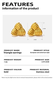 Détails de boucles d'oreilles triangulaires dorées avec surface en acier texturé