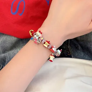 Bracelet tressé avec breloques en émail coloré, motif chaton, pomme et nœud