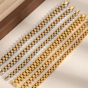 Bracciali da uomo in acciaio al titanio stile cinturino in finiture oro e argento su box