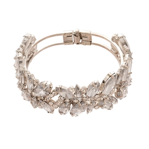 Eleganter silberner Schmetterlings-Armreif mit funkelndem Marquise-Kristallbesatz