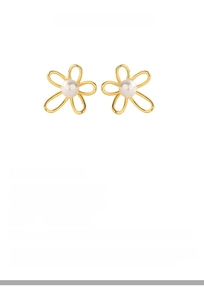 Detailed view of hollow flower 925 silver pearl stud earrings with 15mm diameter size