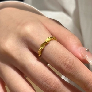 Französischer Vintage-Ring mit Goldbeschichtung, gedrehtes Design mit mattem Finish für Damen