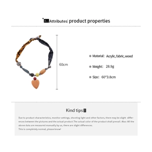Détails techniques du collier pendentif cœur en tissu avec dimensions et matériaux