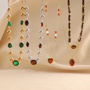Tigerauge-Halskette mit goldener Metallkette und Herzanhänger für Damen