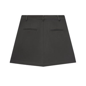 Détail arrière de la jupe-culotte gris foncé montrant passants et poches passepoilées