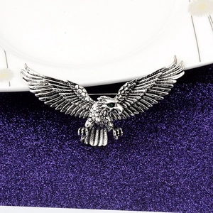 Vintage Eagle Brooch Alloy Wings Spread Lapel Pin Green Eye Rhinestone Punk Gothic Suit Accessory For Men Women