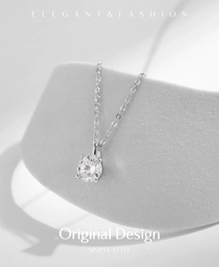 Vista macro del pendente in moissanite da 1 carato con montatura a quattro griffe in argento
