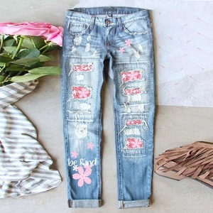 Jean droit bleu clair délavé avec patchs floraux et broderie Be Kind pour femme