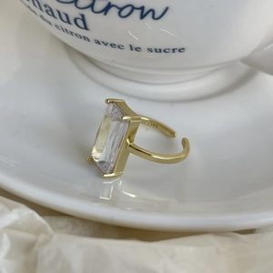 Minimalist S925 sterling silver ring with large rectangular zircon on ceramic plate