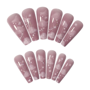 Unghie finte ballerina lunghe rosa nude con nuvole bianche e glitter argentati