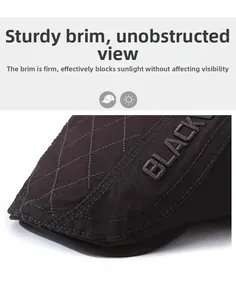 Detail der gesteppten Textur und BLACK-Stickerei auf dieser stylischen Flatcap für Damen