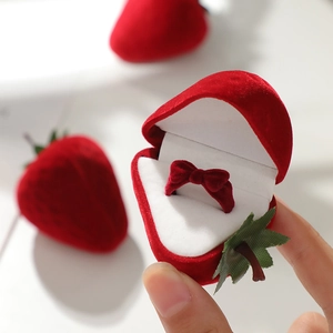 Sweet Strawberry Shaped Flocked Jewelry Organizer Case Cute Bow Adjustable Opening Ring Romantic Proposal Wedding Gift