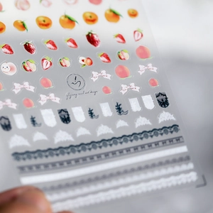 Adesivi per nail art in stile giapponese con motivi di frutta come fragole e arance