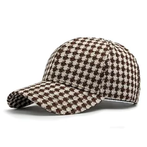 Klassische Baseballkappe mit braunem Hahnentrittmuster aus dickem Tweed-Stoff