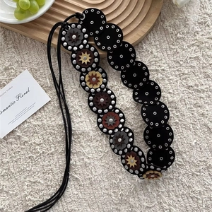 Chaîne de taille bohème en cuir avec motifs floraux et rivets métalliques vintage