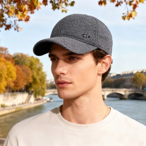 Men's winter grey textured baseball cap with sport style label for outdoor warmth