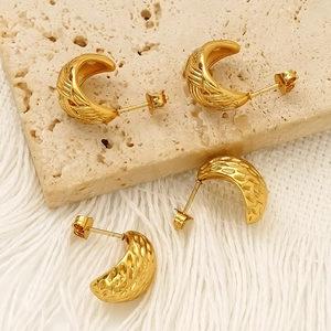 Golden titanium steel C-shaped oval earrings with woven and hammered textures