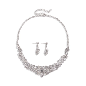 Parure élégante collier et boucles d'oreilles argentés avec cristaux géométriques étincelants