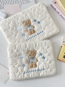 Custodia per laptop trapuntata bianca con ricamo a forma di orso per iPad e PC da 13/14 pollici