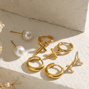 Orecchini a Cerchio Huggie a Croce in Acciaio Inossidabile con Künstliche Perle e Strass Donna Gioielli Minimalisti Quotidiani
