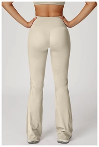 Vue arrière du pantalon de yoga évasé taille haute avec couture en V en kaki clair