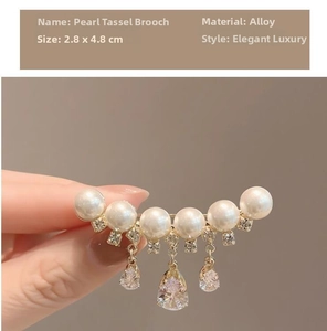 Detail of pearl tassel brooch with size measurements and gold alloy metal base