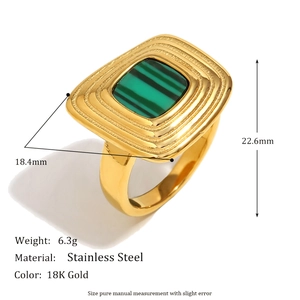 Macro shot of gold-plated stainless steel ring with dimensions and technical specifications