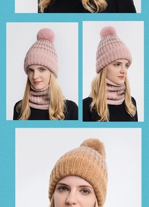 Dettaglio del berretto in maglia calda con pompon e set sciarpa coordinato