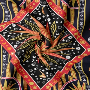 Wandteppich im Boho-Tarot-Stil mit Sonne Mond und Sternen Mustern für Zimmerdekoration
