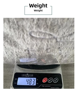 Detail showing grey plush Christmas tree skirt weight of 483g on a digital scale