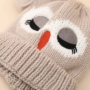 Bonnet en tricot hibou pour enfants avec deux pompons mignons et broderies