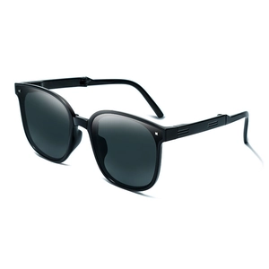 Gafas de sol plegables negras de gran tamaño con lentes oscuras y bisagras de metal